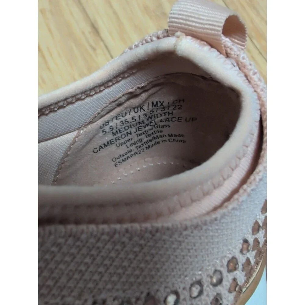 NIB Kenneth Cole Reaction Cameron Jewel Lace Up Sneakers Peach Size 5.5